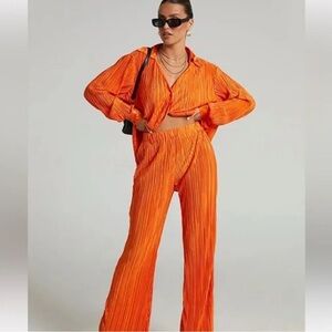 Ro & De two piece bright orange button down top and pants xs
